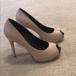 Guess tan peep toe pumps